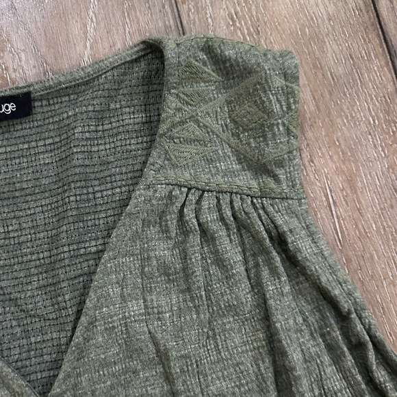 Cable & Gauge Olive Sleeveless Blouse - Picture 5 of 9